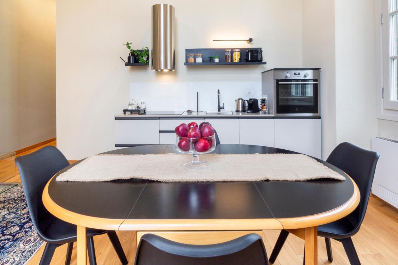 Classy Nest In A Historical Palace Apartamento